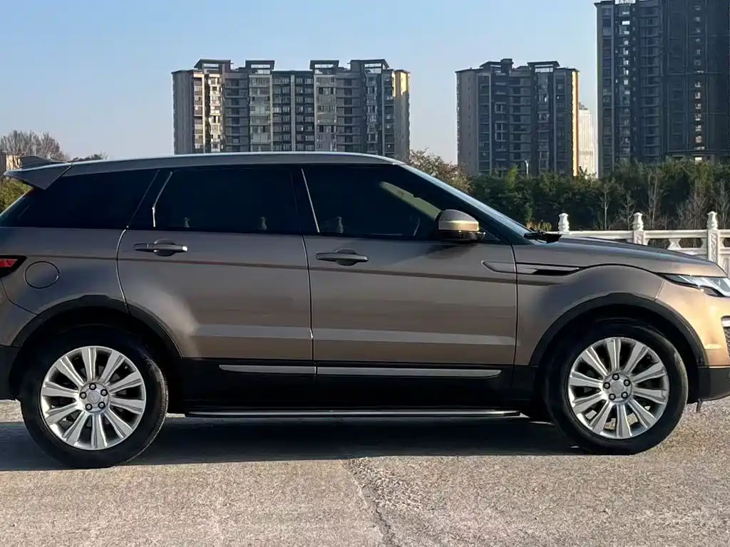 Land Rover Evoque 240PS SE Smart Shine Edition, фото 4