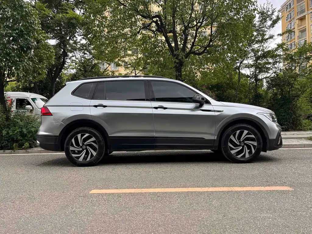 Volkswagen Tiguan L — миниатюра 10