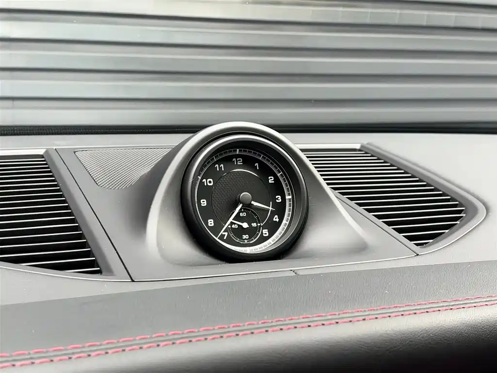 Porsche Macan — миниатюра 11
