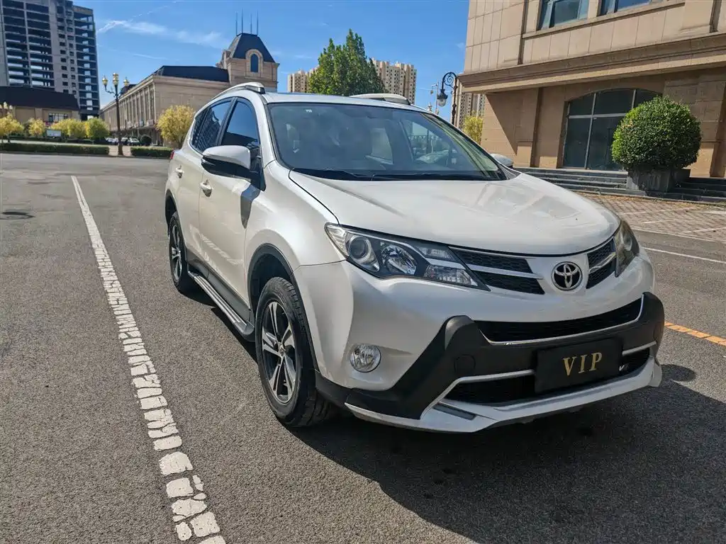 Toyota RAV4 — миниатюра 6