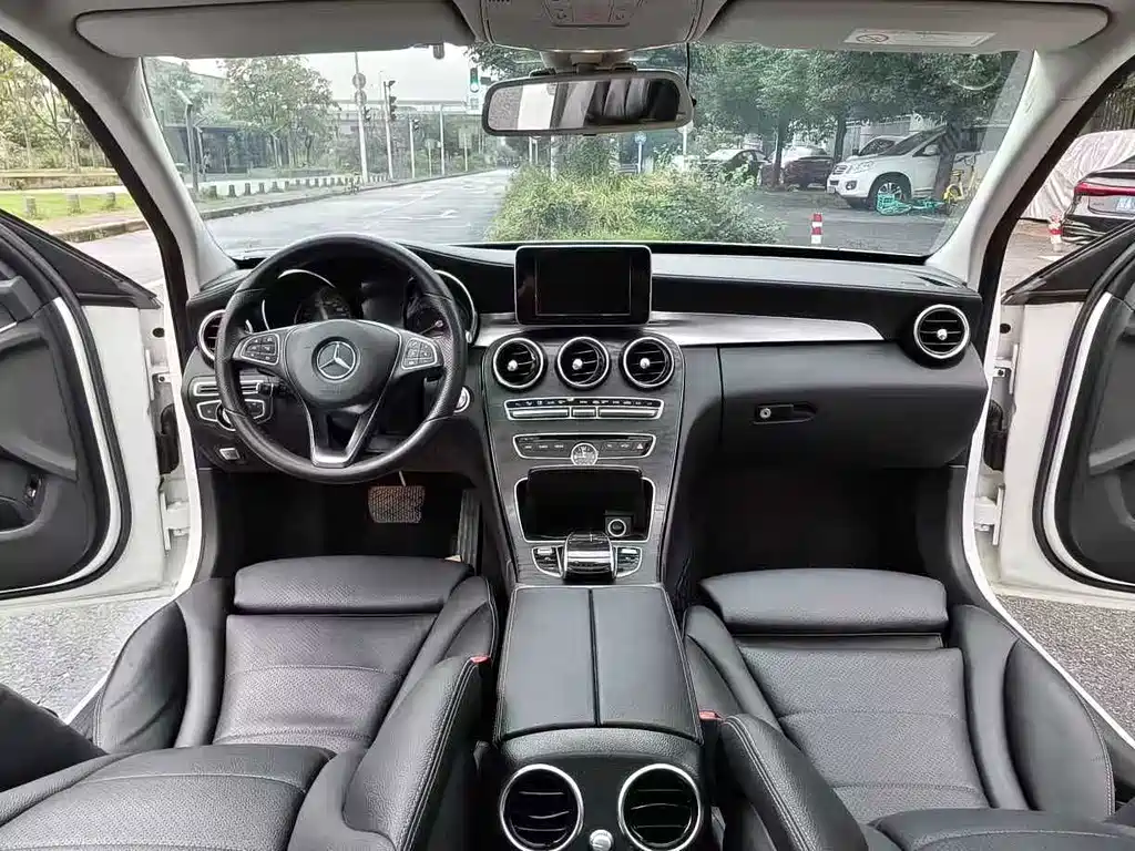 Mercedes-Benz C-Class — миниатюра 11