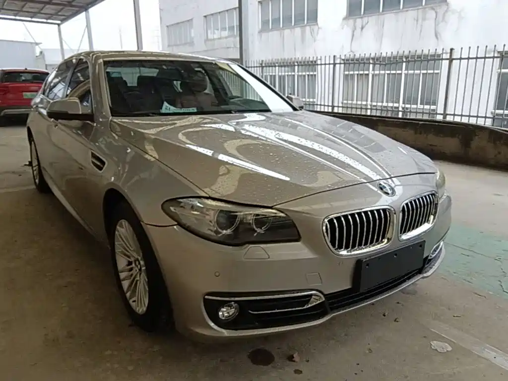 BMW 5 Series — миниатюра 4