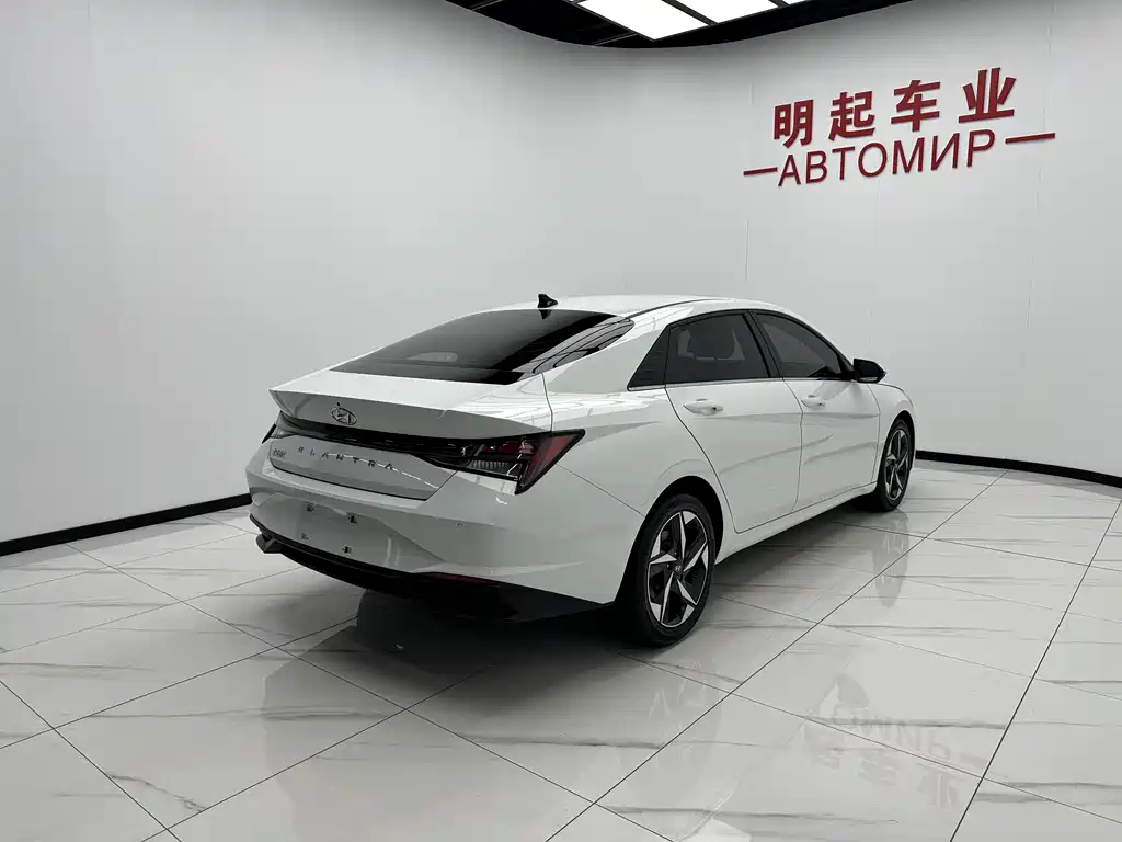 Hyundai Elantra 2022 1.5L CVT LUX Luxury