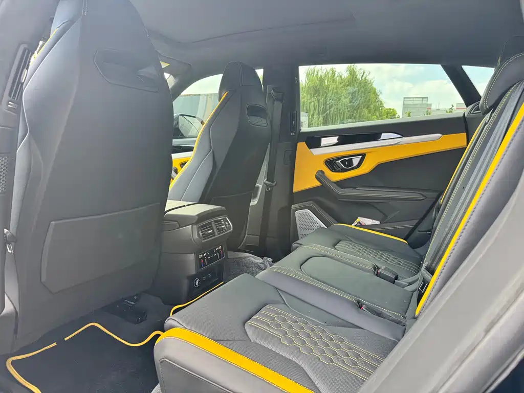 Lamborghini Urus — миниатюра 12