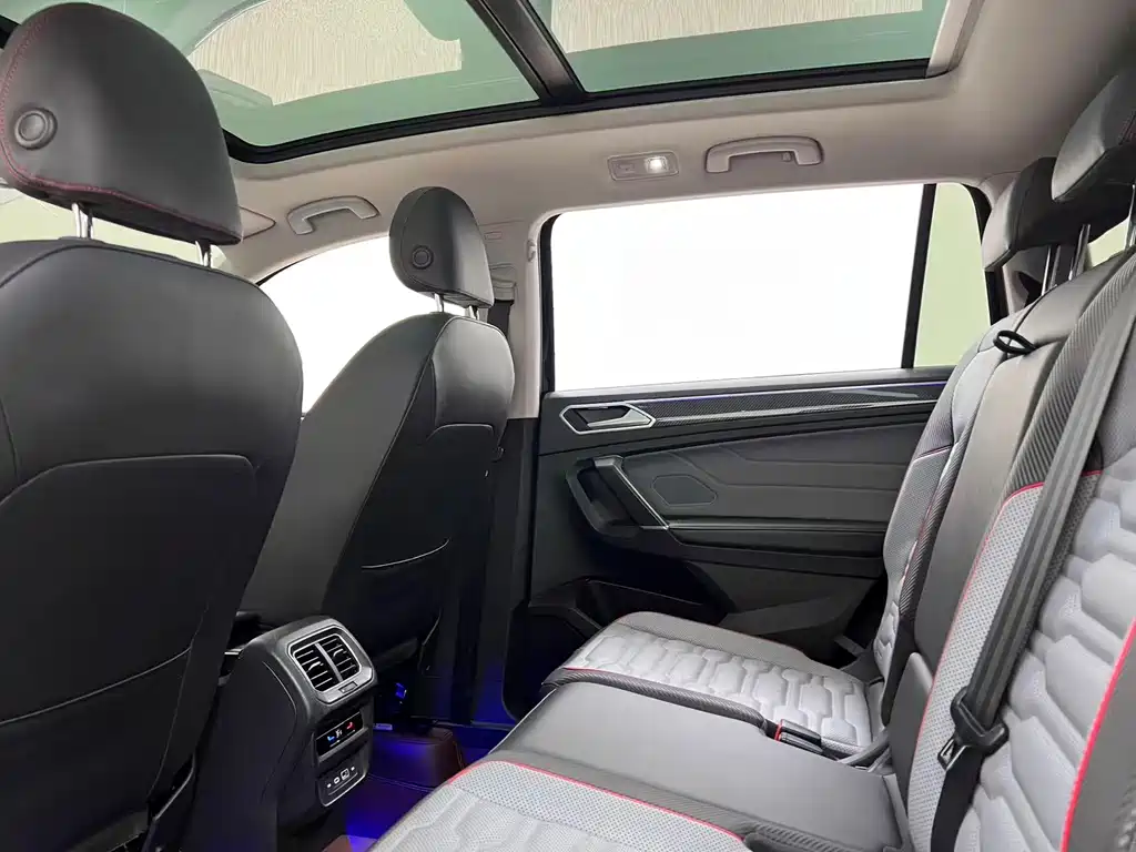 Volkswagen Tiguan L — миниатюра 19