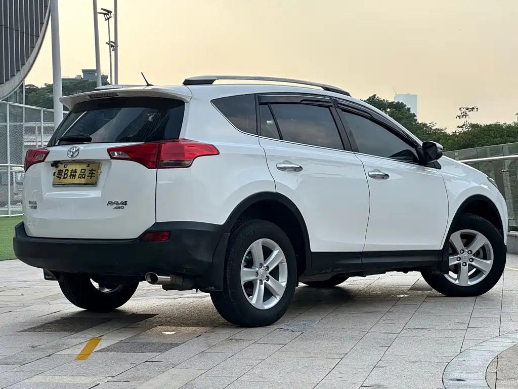Toyota RAV4 — миниатюра 6