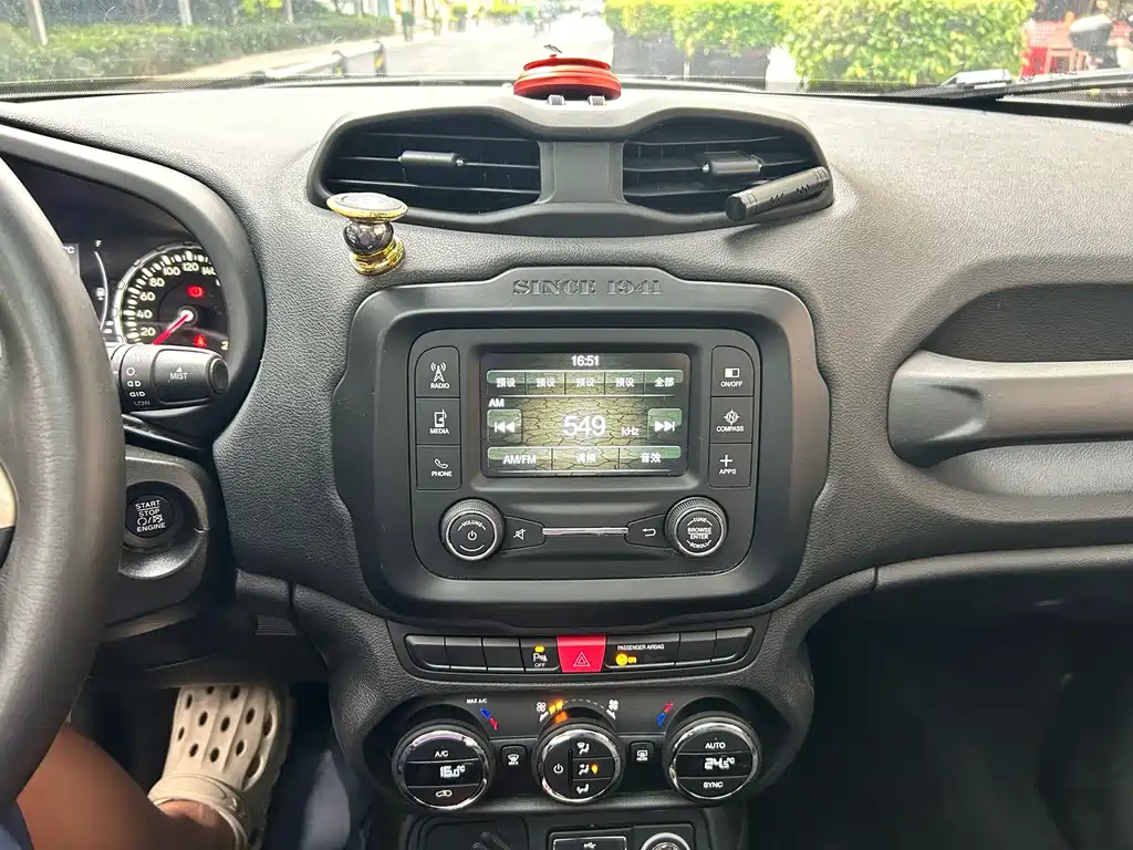 Jeep Renegade — миниатюра 9
