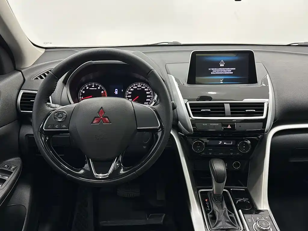 Mitsubishi Eclipse Cross — миниатюра 11