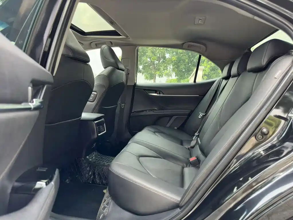 Toyota Camry — миниатюра 6