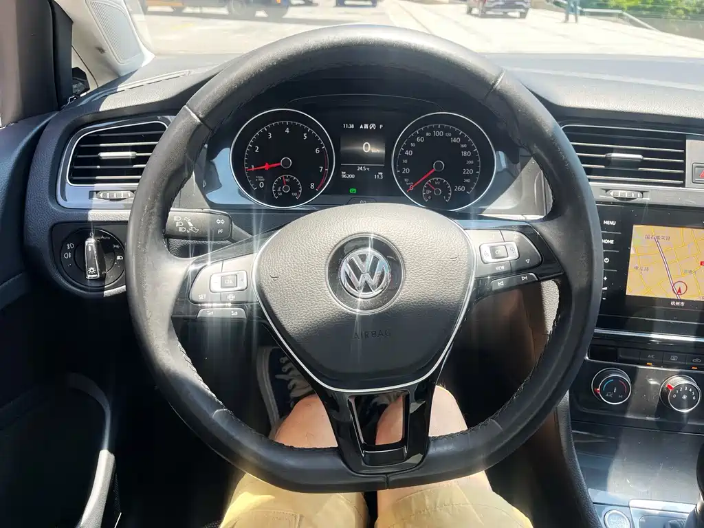 Volkswagen Golf — миниатюра 12