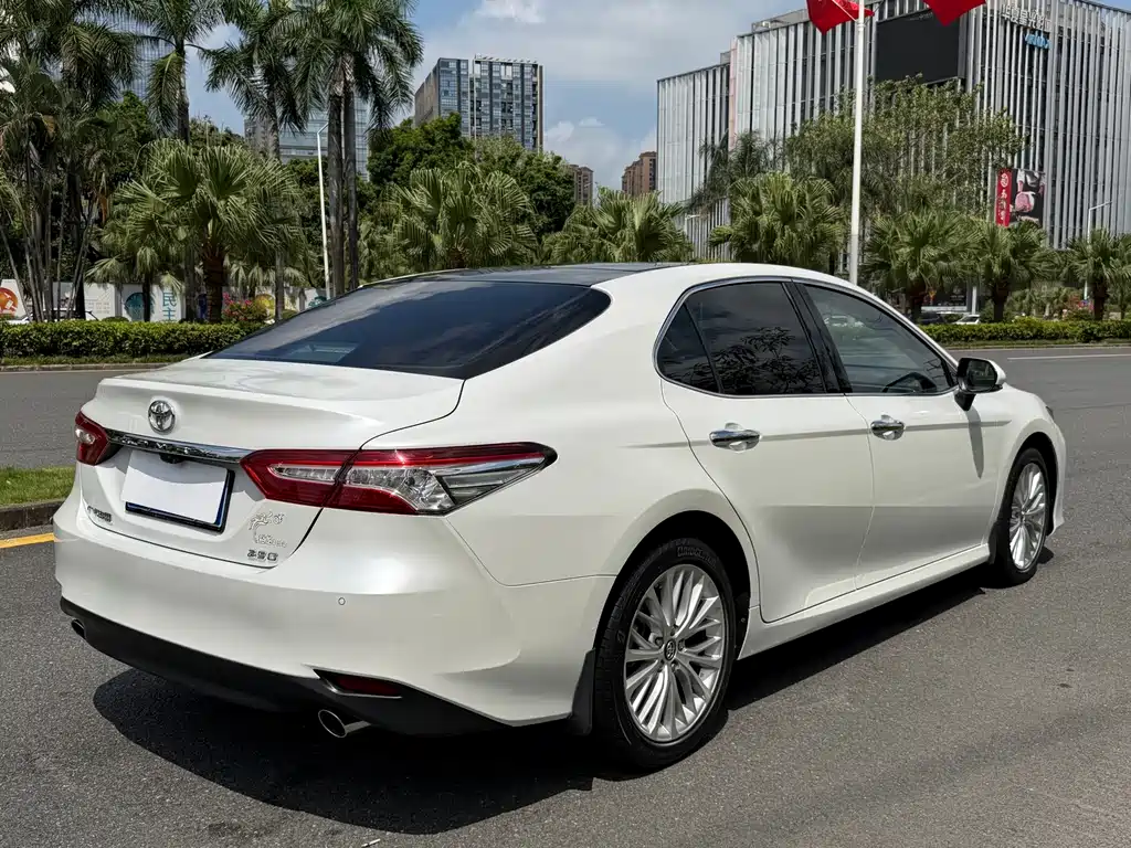 Toyota Camry — миниатюра 4