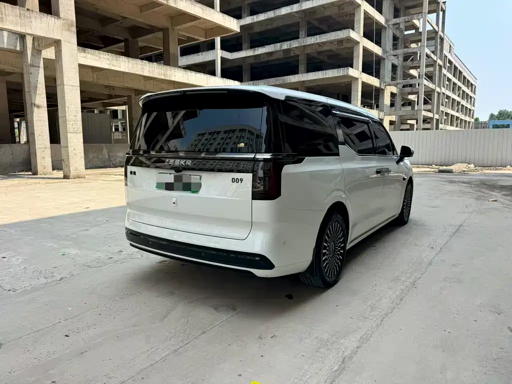 Zeekr 009 2024 мест 108kWh