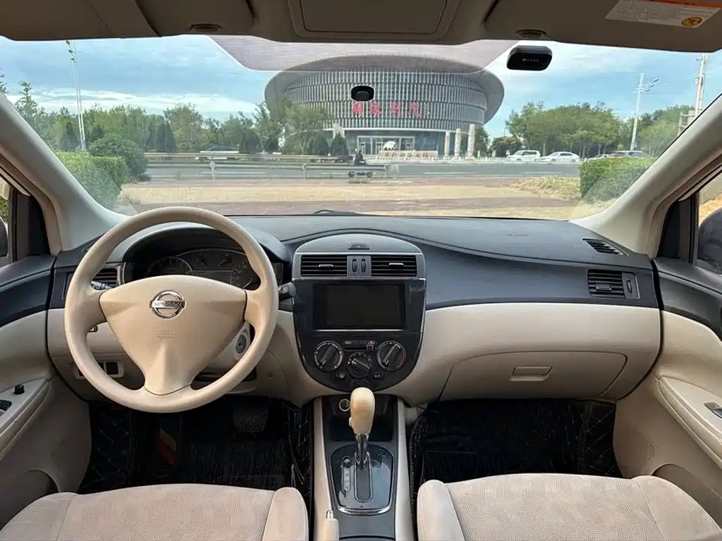 Nissan Tiida — миниатюра 9