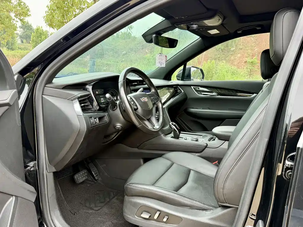 Cadillac XT6 2020 28T мест Lead Sport