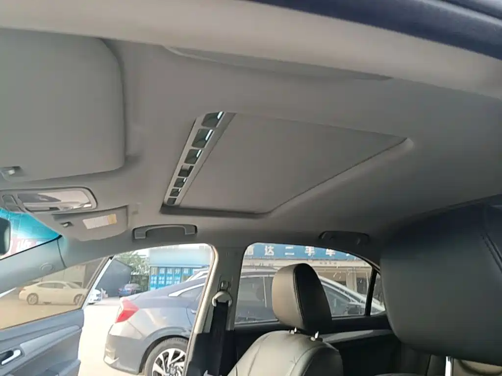 Roewe 360 — миниатюра 18