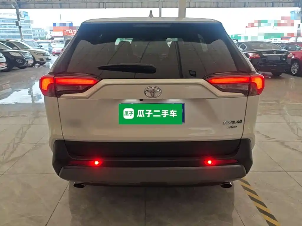 Toyota RAV4 — миниатюра 6