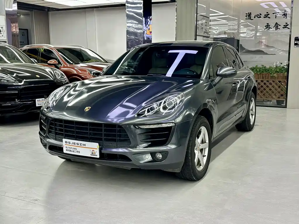 PORSCHE MACAN