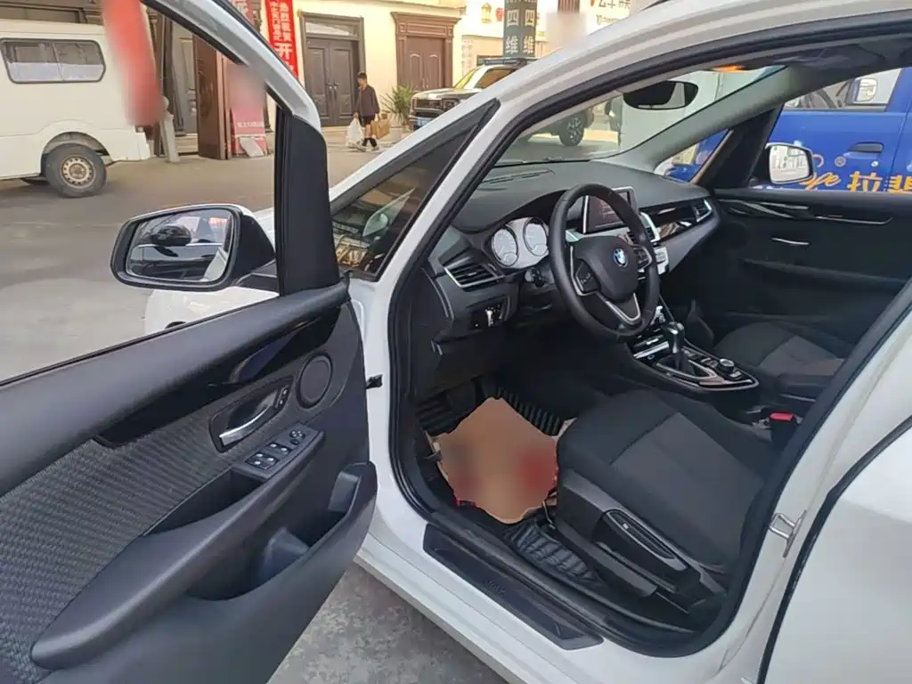 BMW 2 Series Active Tourer — миниатюра 16