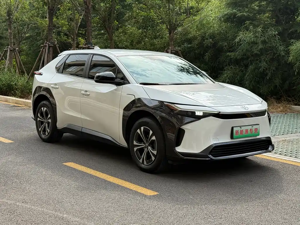 Toyota bZ4X — миниатюра 3