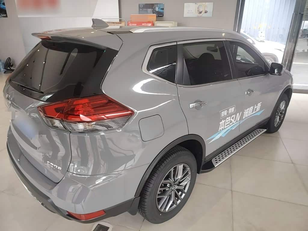 Nissan X-Trail 2.0 л 2025 г. Серебристо-серый, пробег 4600 км