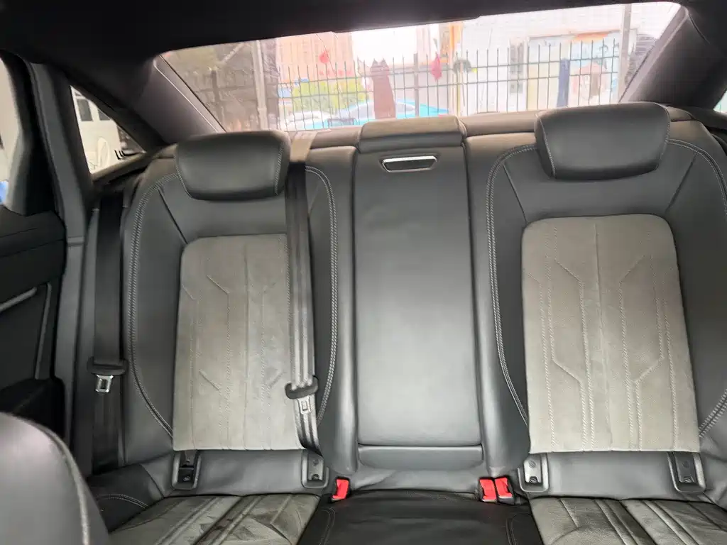 Audi A6L — миниатюра 12