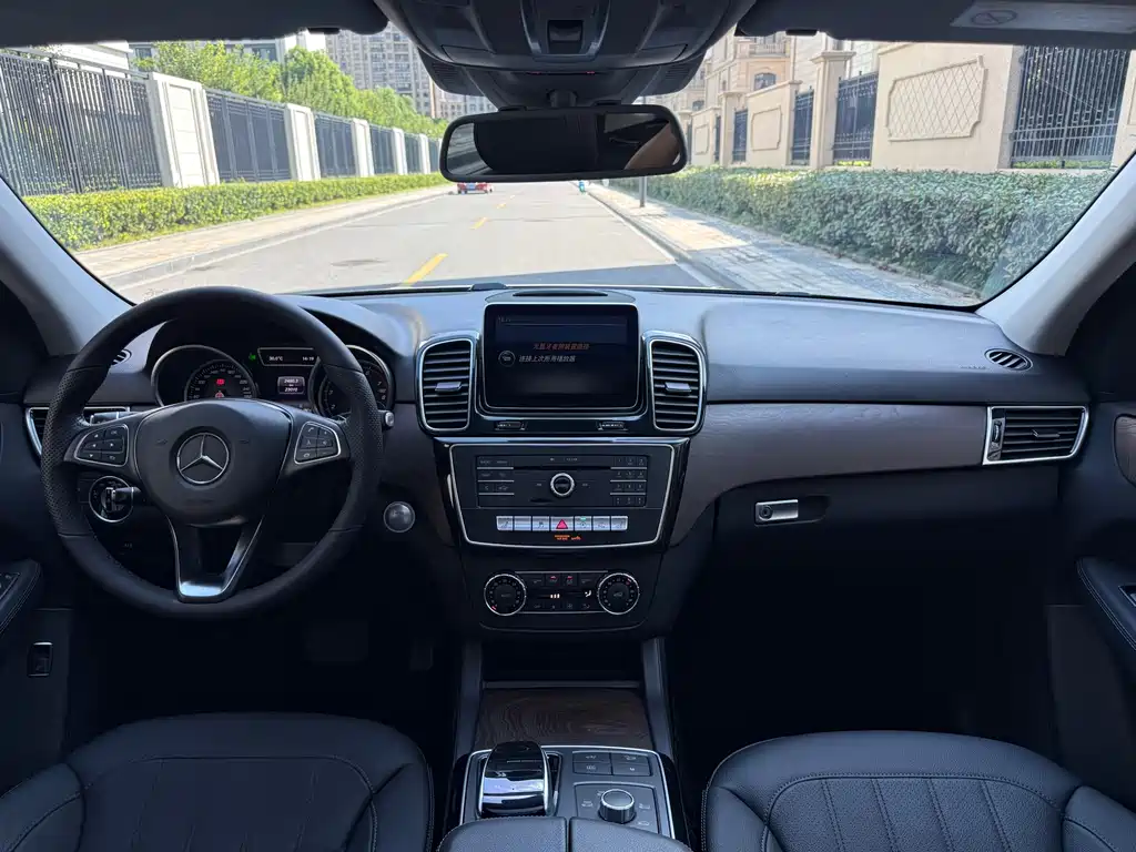 Mercedes-Benz GLE (Import) — миниатюра 10