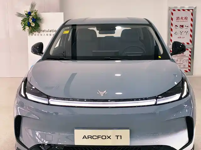 ARCFOX T1 2025