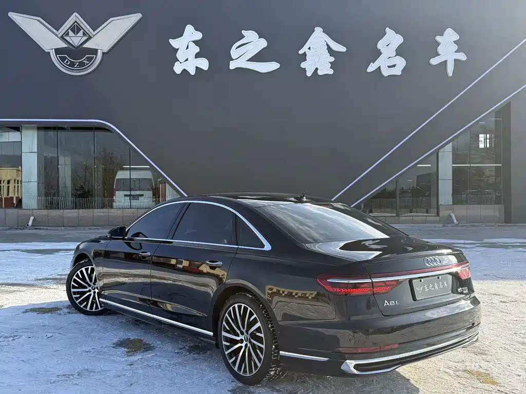 AUDI A8