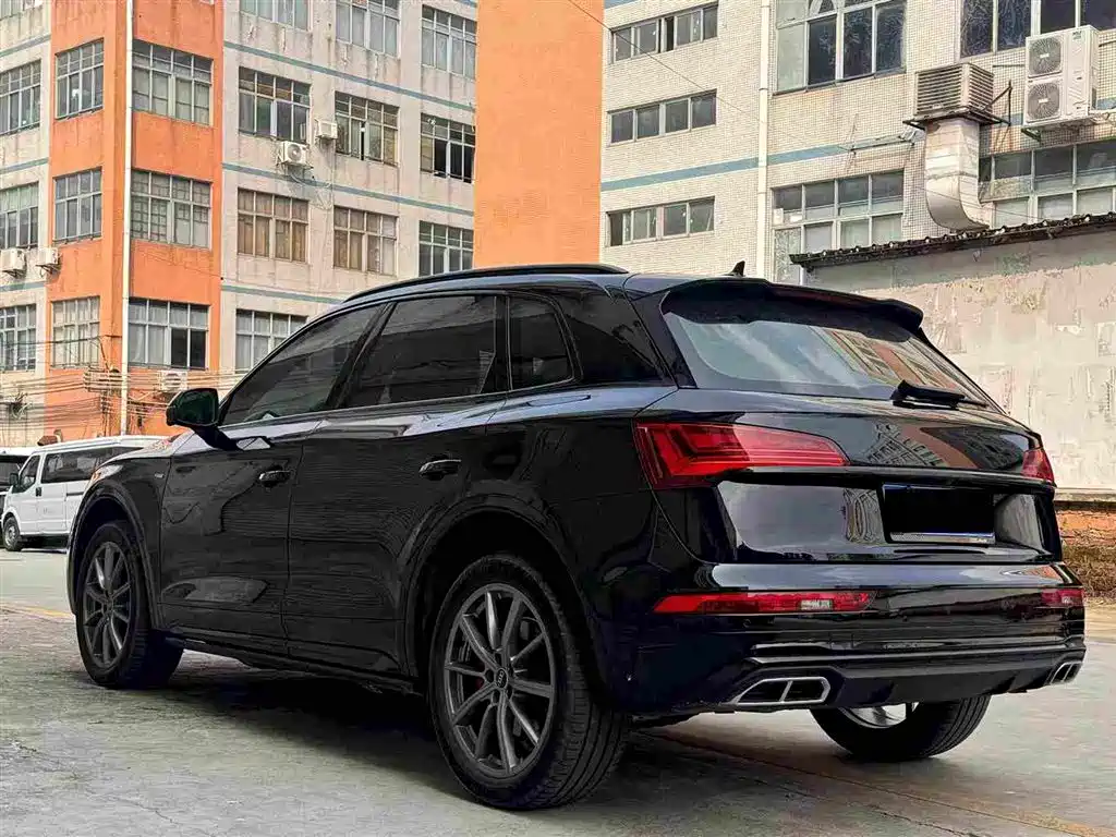 Audi Q5L — миниатюра 2