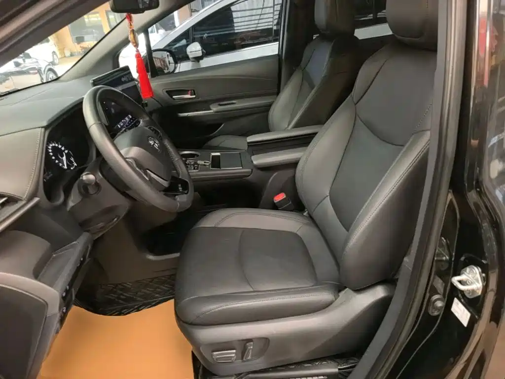 Toyota Sienna — миниатюра 15