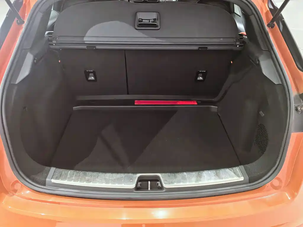 Lynk & Co 02 Hatchback — миниатюра 3