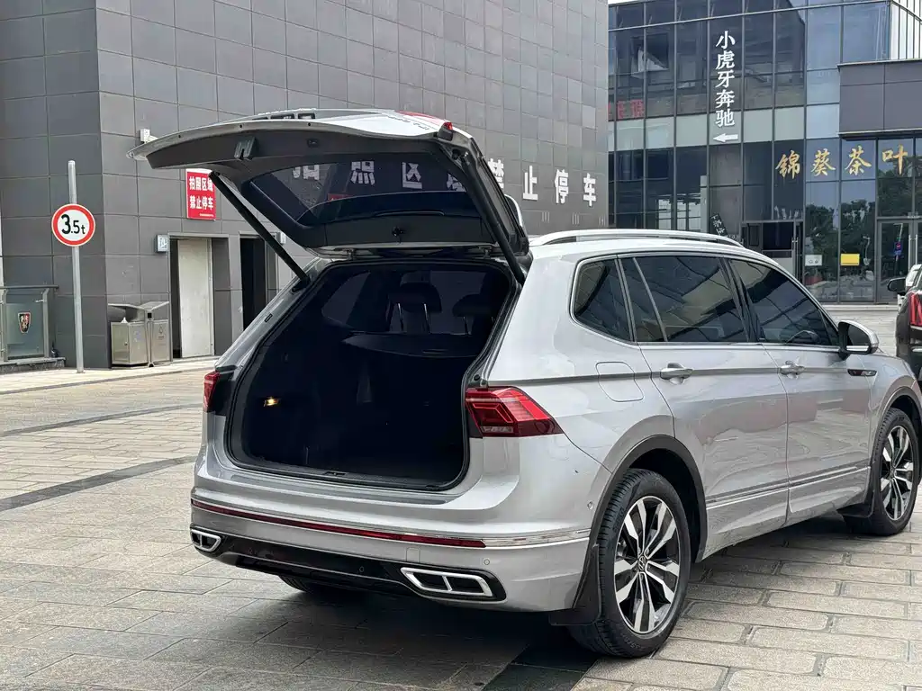 Volkswagen Tiguan L — миниатюра 27