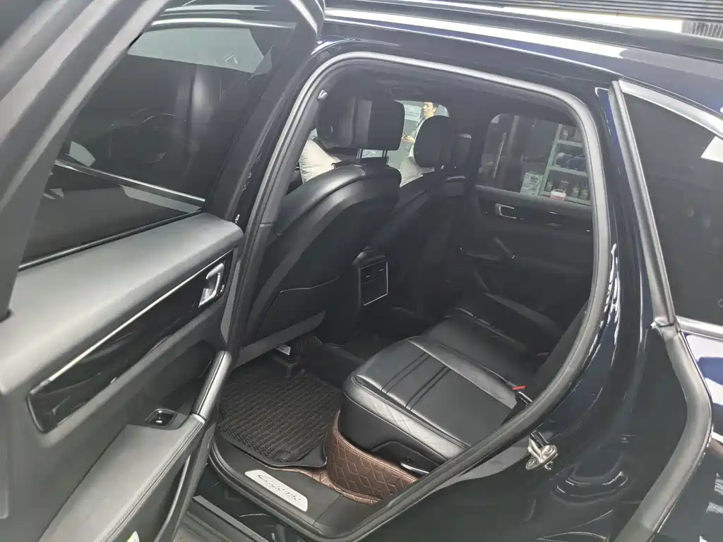 Porsche Cayenne Hybrid — миниатюра 6