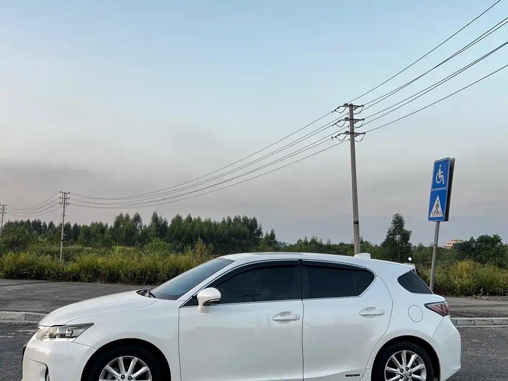Lexus CT — миниатюра 3