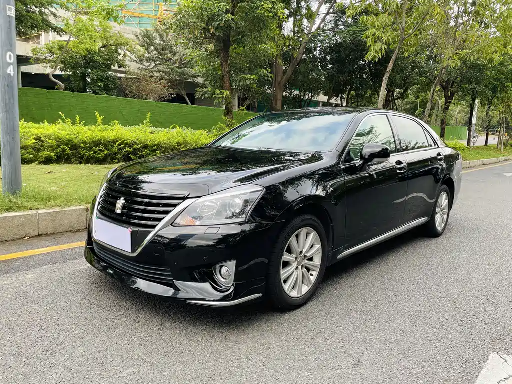 Toyota Crown 2014