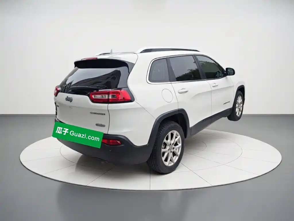 Jeep Cherokee — миниатюра 4