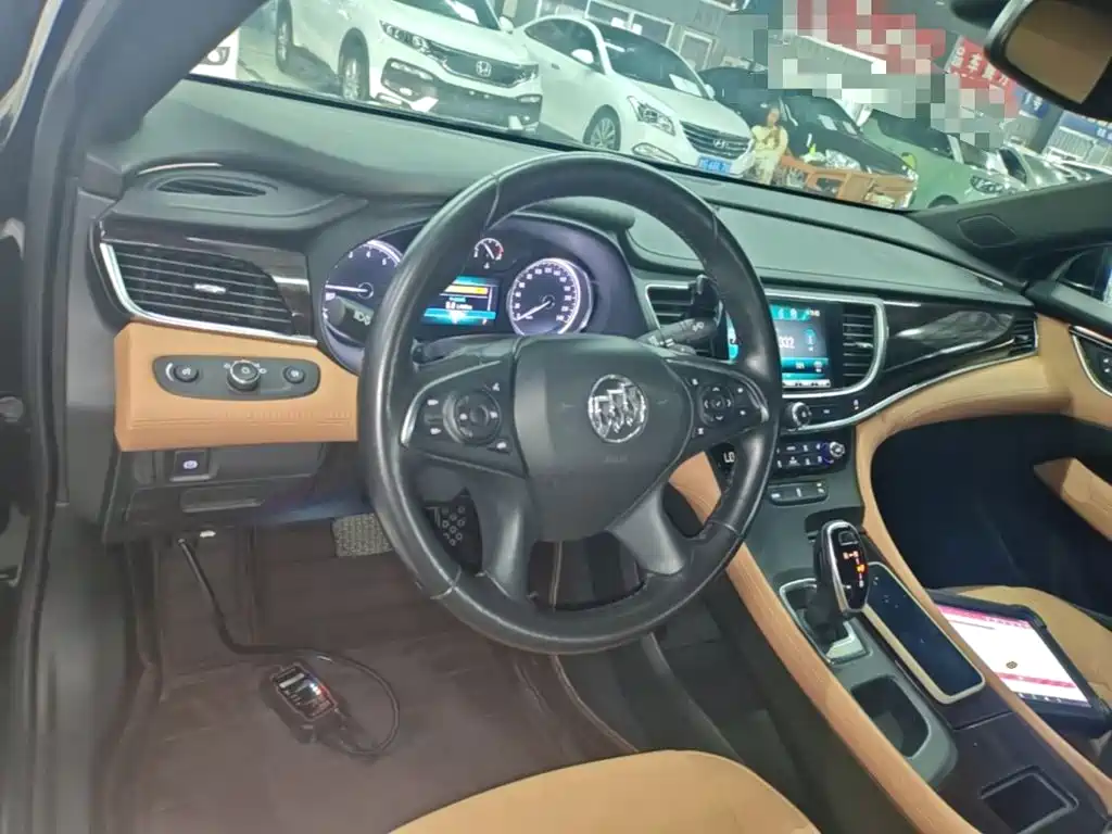 Buick LaCrosse — миниатюра 10