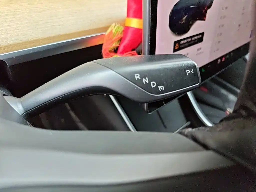 Tesla Model 3 — миниатюра 16
