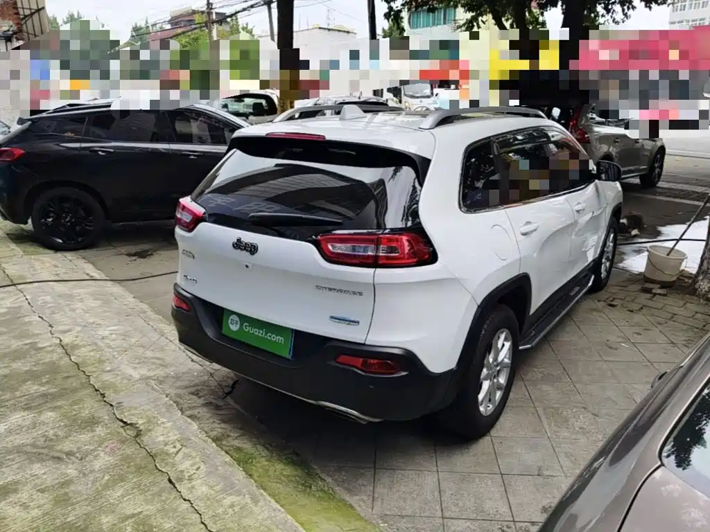 Jeep Cherokee — миниатюра 7