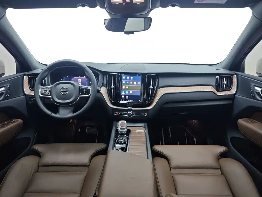 Volvo XC60 2022 B5 Luxury