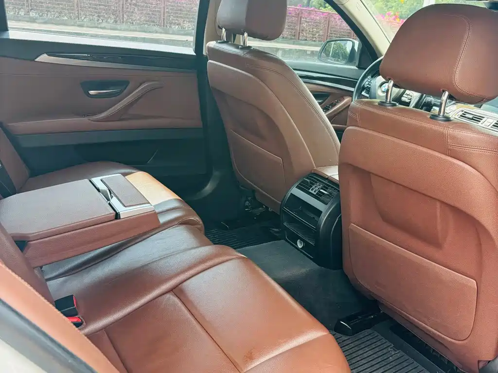 BMW 5 Series — миниатюра 10