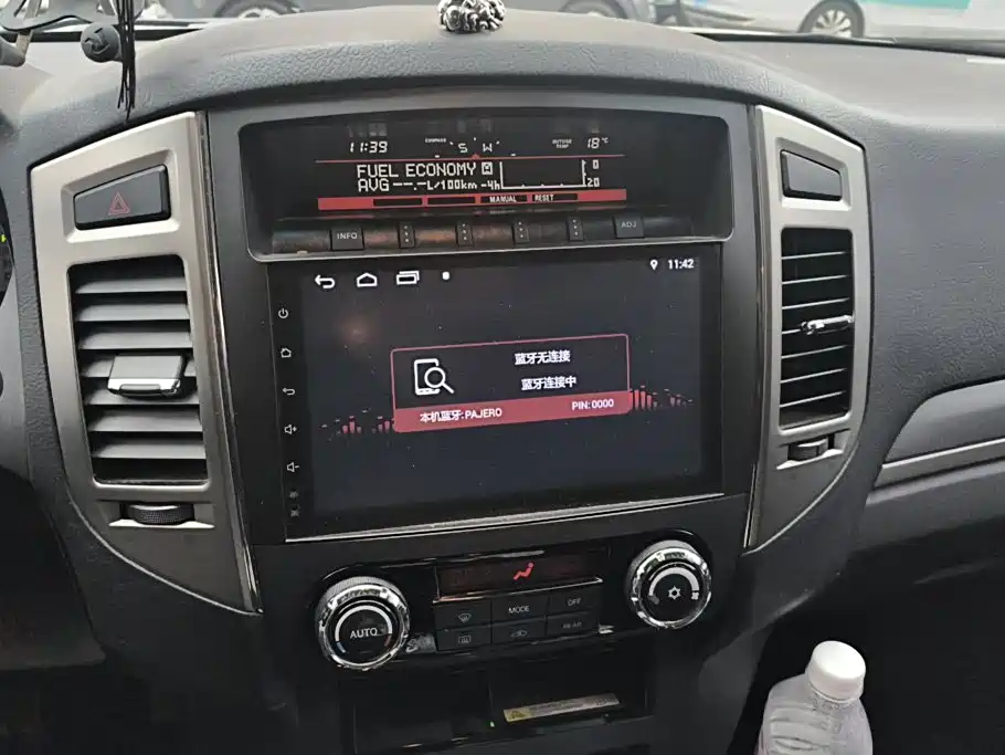 Mitsubishi Pajero (Import) — миниатюра 13
