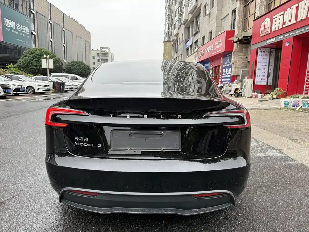 Tesla Model 3 — миниатюра 4