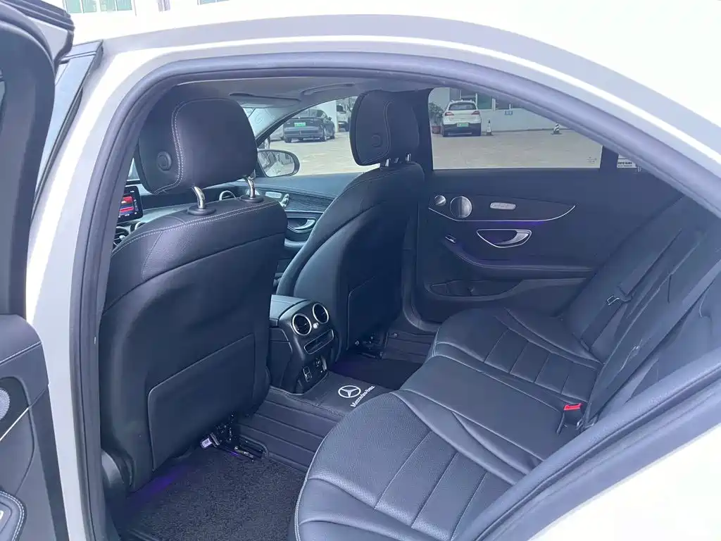 Mercedes-Benz C-Class — миниатюра 6