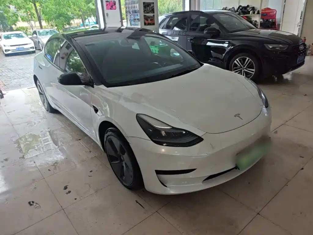 Tesla Model 3 — миниатюра 4