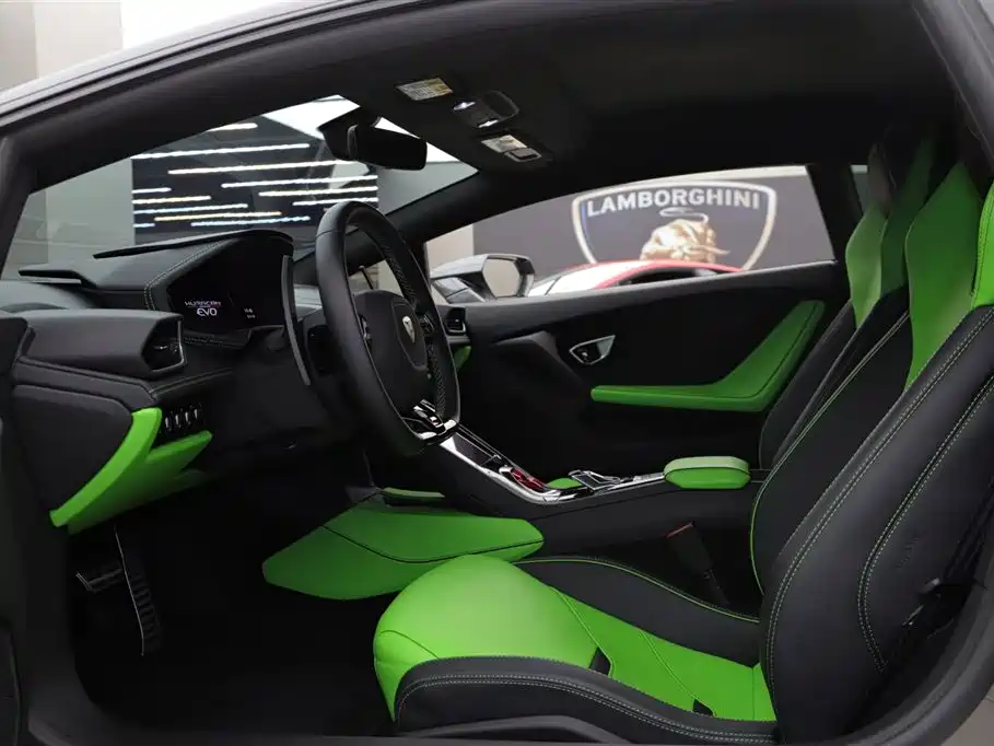 LAMBORGHINI HURACÁN