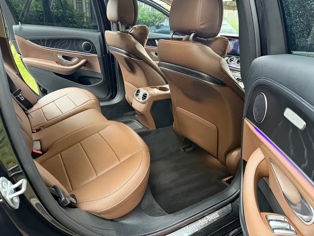 Mercedes-Benz E-Class — миниатюра 7
