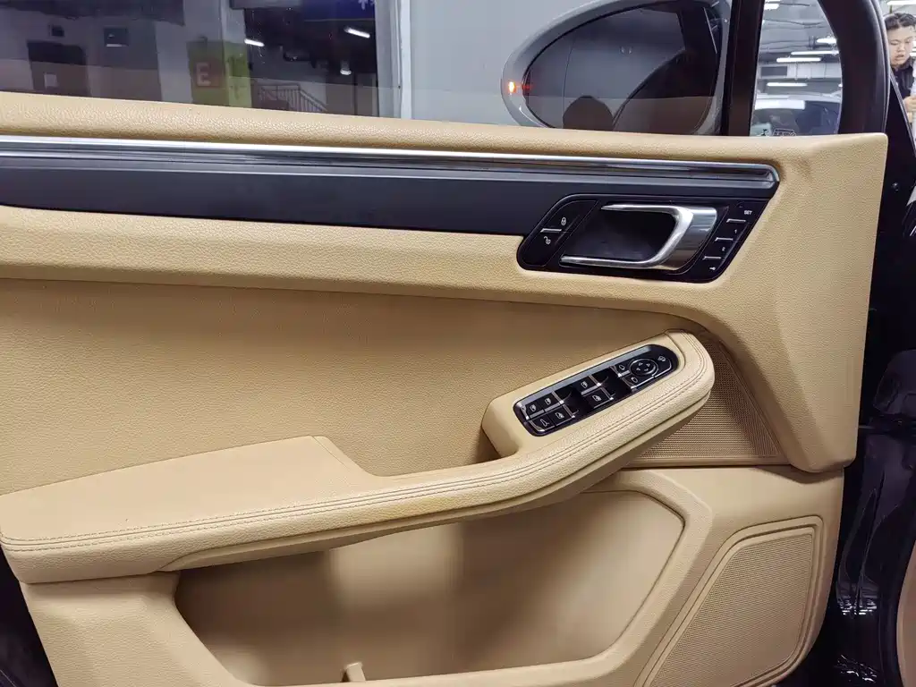 Porsche Macan — миниатюра 11