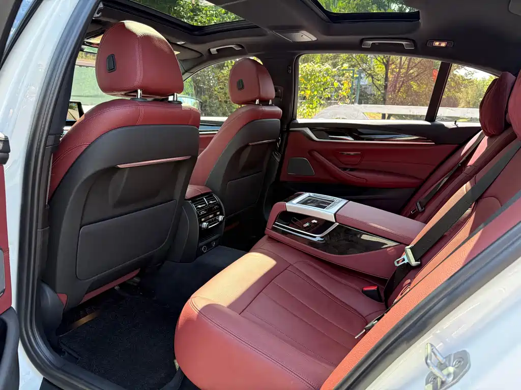 BMW 5 Series — миниатюра 20