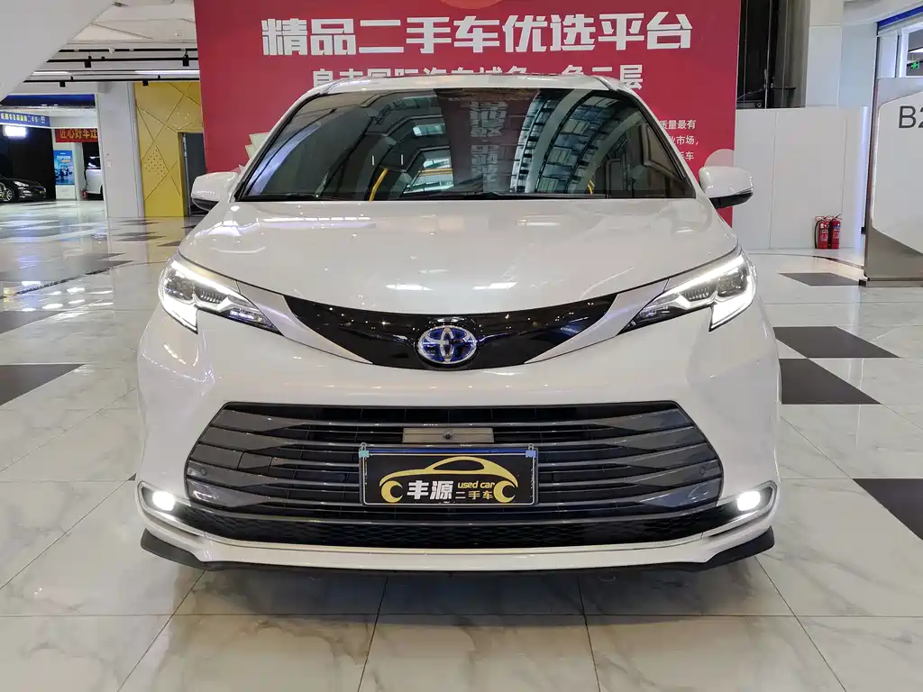 Toyota Sienna — миниатюра 2